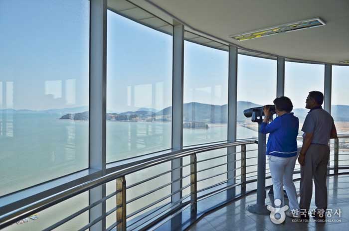 Îles de l'archipel au-delà de l'observatoire de Jeongnamjin - Gangjin-gun, Jeollanam-do, Corée (https://codecorea.github.io)