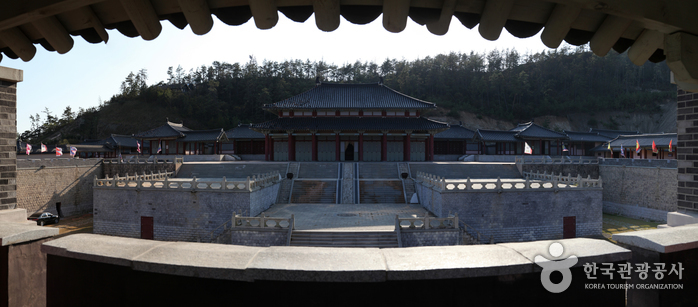 Palais Goguryeo depuis la tour de guet - Naju-si, Jeollanam-do, Corée (https://codecorea.github.io)
