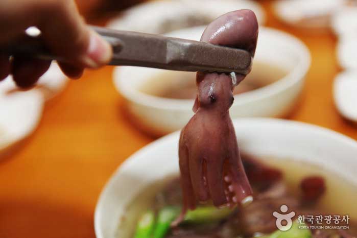Octopus Yeonpo-tang with a soft texture - Yeongam-gun, Jeonnam, Korea (https://codecorea.github.io)