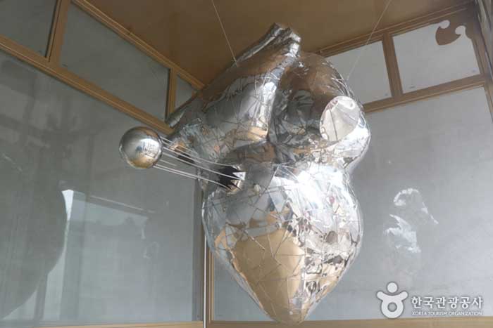 Heart sculpture pierced by a bullet - Namhae-gun, Gyeongnam, South Korea (https://codecorea.github.io)