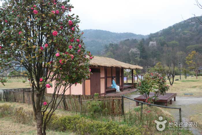 Das Jadehaus, in dem Exilanten lebten - Namhae-gun, Gyeongnam, Südkorea (https://codecorea.github.io)