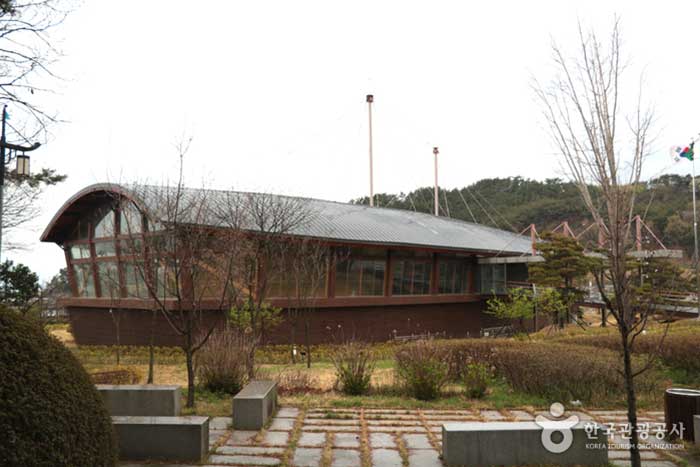 Cinéma Yi Soon Shin - Namhae-gun, Gyeongnam, Corée du Sud (https://codecorea.github.io)