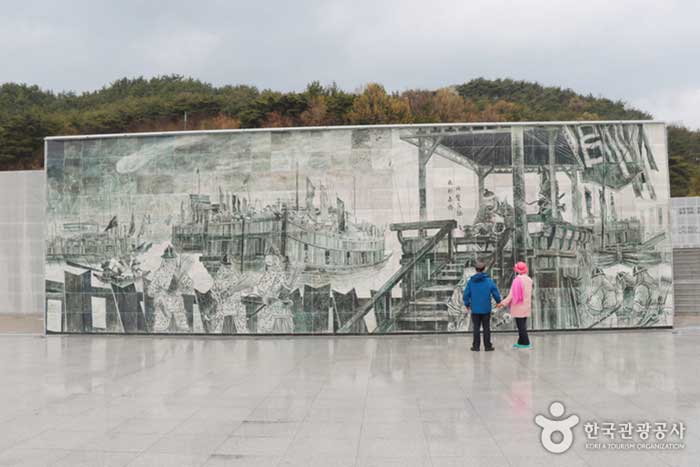 The world's largest porcelain mural with 3797 ceramics - Namhae-gun, Gyeongnam, South Korea (https://codecorea.github.io)