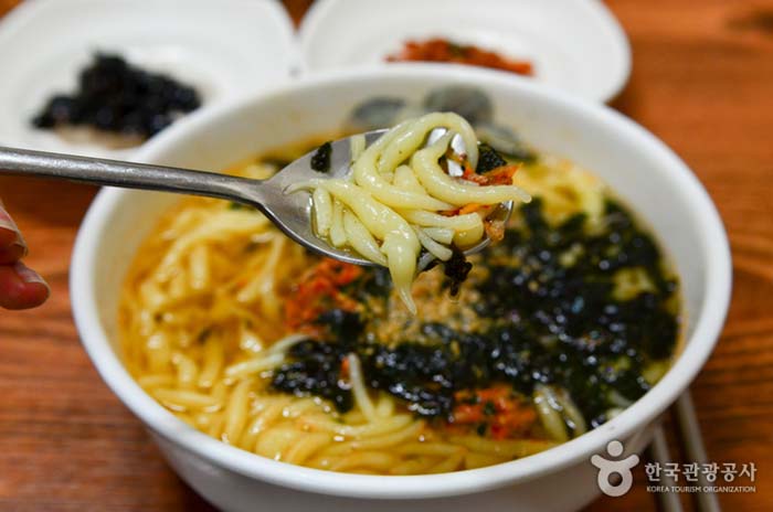 Nouilles de têtard avec nouilles uniques - Jeongseon-gun, Gangwon-do, Corée (https://codecorea.github.io)