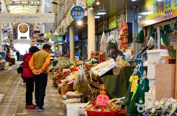 Inside Jeongseon Arirang Market - Jeongseon-gun, Gangwon-do, Korea (https://codecorea.github.io)