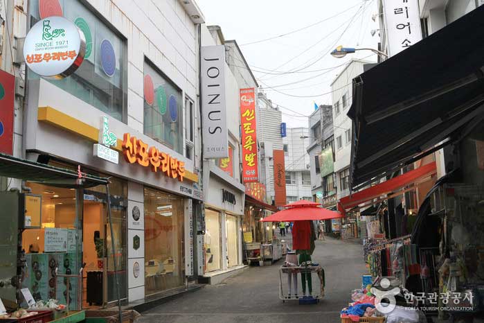 <Shinpo Woori Dumplings>, der erste, der Nudeln macht - Sokcho-si, Gangwon-do, Korea (https://codecorea.github.io)