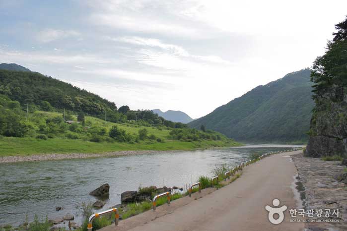 Der Donggang fließt durch Mahari, Mitan-myeon, nach Yeongwol Eurayeon - Pyeongchang-Pistole, Gangwon-do, Korea (https://codecorea.github.io)