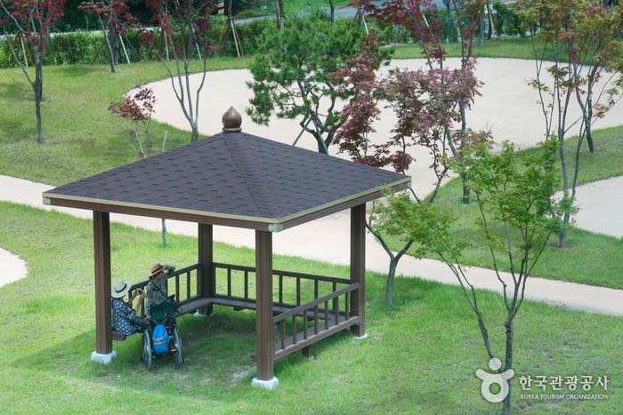 Outdoor pagoda with easy wheelchair access (outdoor sperm) - Namwon-si, Jeollabuk-do, Korea (https://codecorea.github.io)