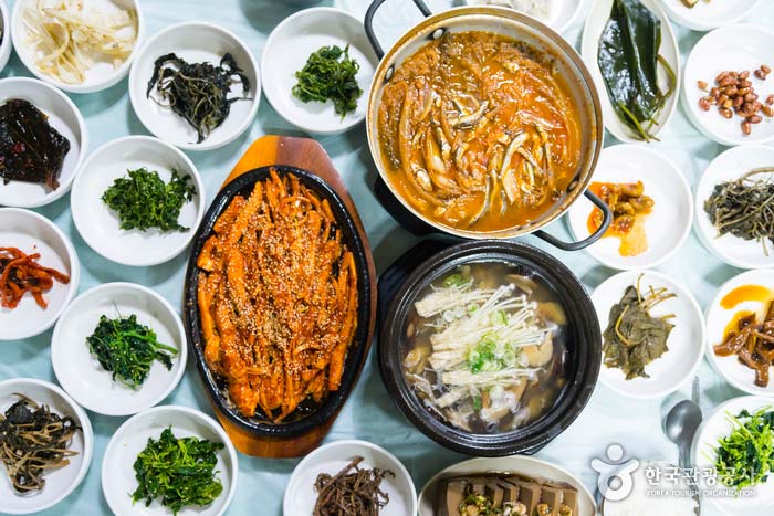 Jirisan Sanchae Ресторан Sanchae комплексное меню - Намвон-си, Чоллабук-до, Корея (https://codecorea.github.io)