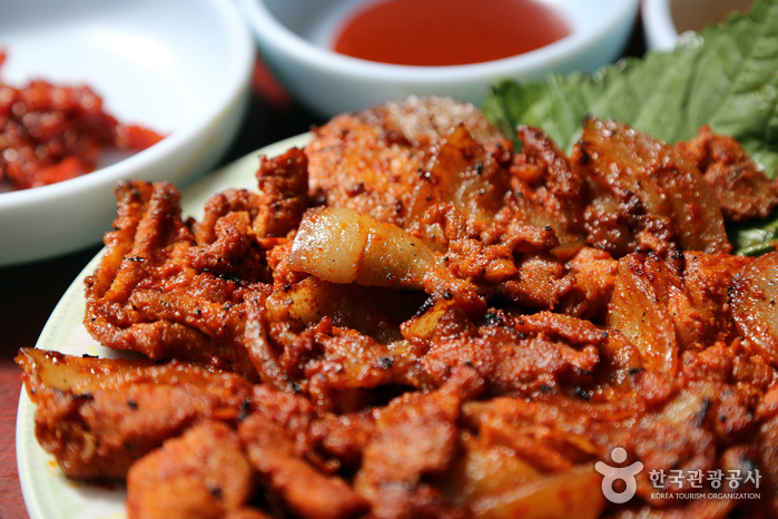 Schweinefleisch Bulgogi in einem Volksrestaurant - Sunchang-Pistole, Jeollabuk-do, Korea (https://codecorea.github.io)