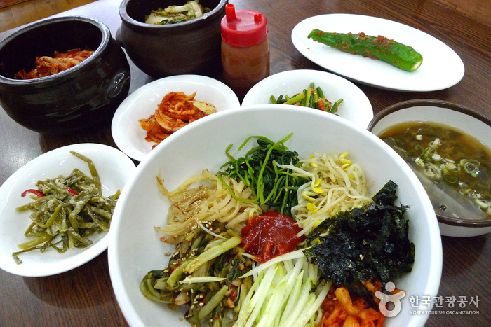 A bowl of bibimbap topped with red pepper paste - Sunchang-gun, Jeollabuk-do, Korea (https://codecorea.github.io)