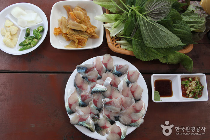 Erweichte Makrele, die beste Makrele im Herbst - Tongyeong, Gyeongnam, Korea (https://codecorea.github.io)