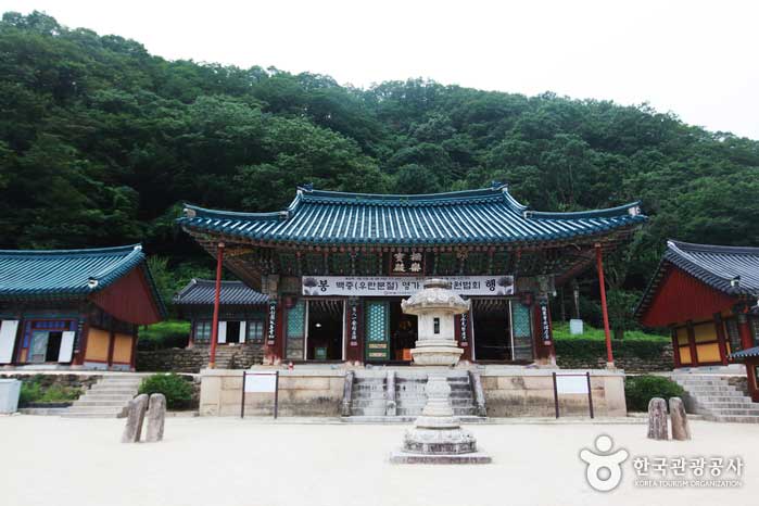 Seoraksan Sinheungsa Tempel - Sokcho, Gangwon, Südkorea (https://codecorea.github.io)