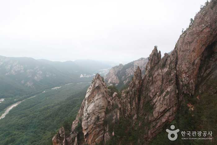 Road to Mt. Geumseong by Seoraksan Cable Car - Sokcho, Gangwon, South Korea (https://codecorea.github.io)