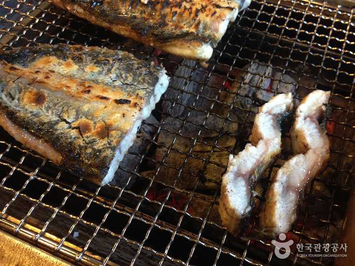 Anguille d'eau douce grillée sans cheval - Jongno-gu, Séoul, Corée (https://codecorea.github.io)