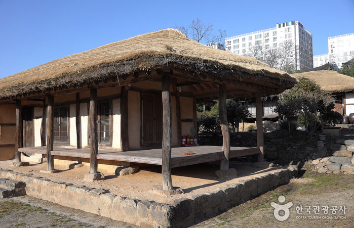 Maison au toit de chaume - Gwangsan-gu, Gwangju, Corée du Sud (https://codecorea.github.io)