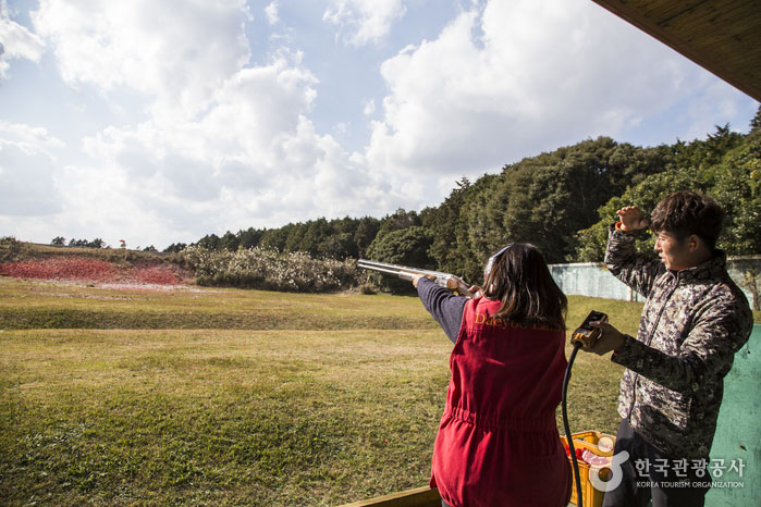 Professional staff members are placed one-on-one during shooting experience - Seogwipo, Jeju, South Korea (https://codecorea.github.io)