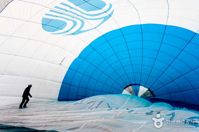 とても大きいので、人々は気球の中に収まることができます。 - 利川、韓国 (https://codecorea.github.io)