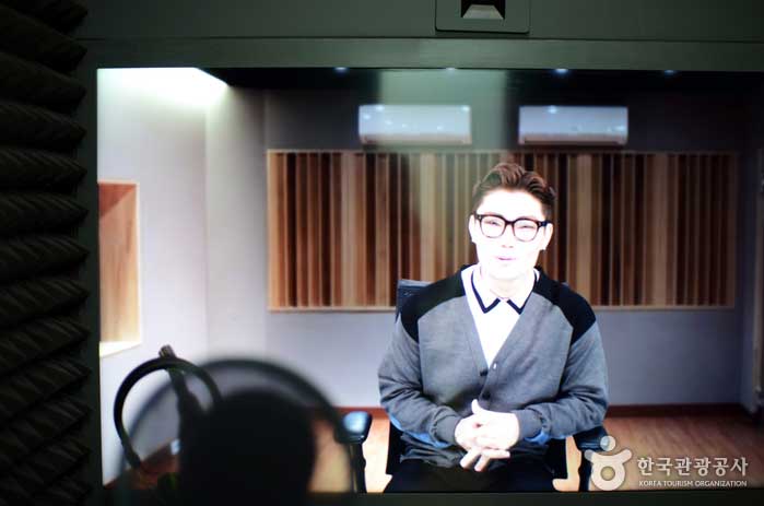 Студия звукозаписи дополненной реальности записывает дуэт «Я скучаю по тебе» - Мапо-гу, Сеул, Корея (https://codecorea.github.io)