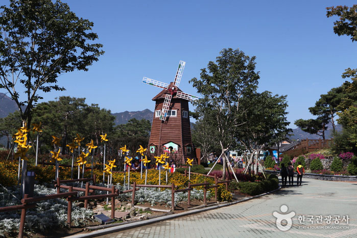 Seomjin River Train Village has a rose park and amusement park - Gokseong-gun, Jeonnam, Korea (https://codecorea.github.io)