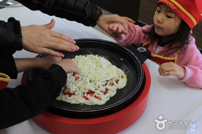 Gochujang Bulgogi Pizza Making Experience - Sunchang-gun, Jeonbuk, Corée (https://codecorea.github.io)