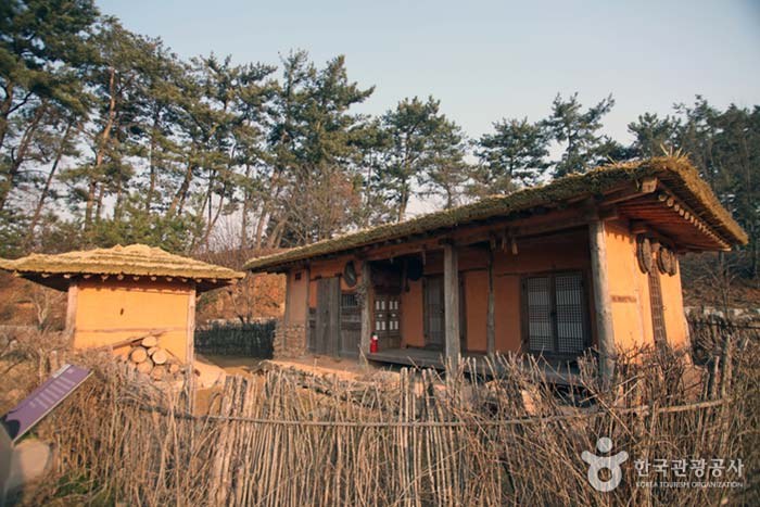 Раскрашенные вручную дома - Кимже, Чонбук, Корея (https://codecorea.github.io)