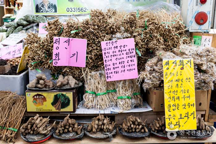 Vous pouvez acheter des légumes et des herbes sauvages de Gangwon-do. - Jeongseon-gun, Gangwon, Corée du Sud (https://codecorea.github.io)