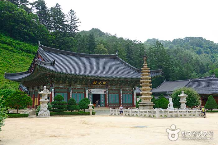 Woljeongsa Tempel - Gangneung, Südkorea (https://codecorea.github.io)
