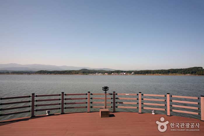 Озеро Кёнпо с телескопом - Каннын, Южная Корея (https://codecorea.github.io)