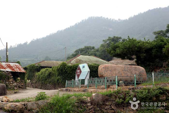 Bangwol-ri Dolmen - Sinan-gun, Jeonnam, Korea (https://codecorea.github.io)