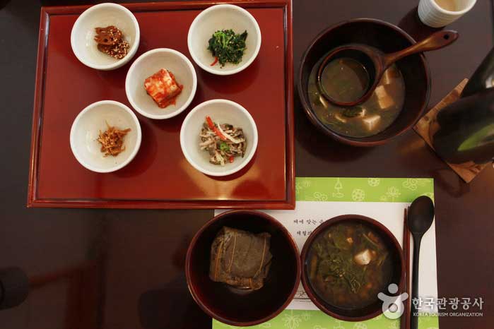 Repas de cours <Bowoo Gongyang>, riz aux feuilles de lotus et soupe miso moderne - Jung-gu, Séoul, Corée (https://codecorea.github.io)