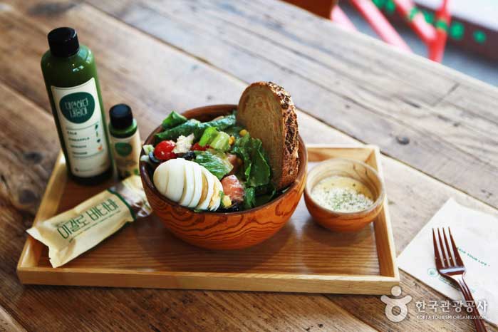 Jung-gu, Seoul, Korea - "Wo ist die köstliche vegetarische Ernährung?" Ein alles fressendes vegetarisches Restauranterlebnis