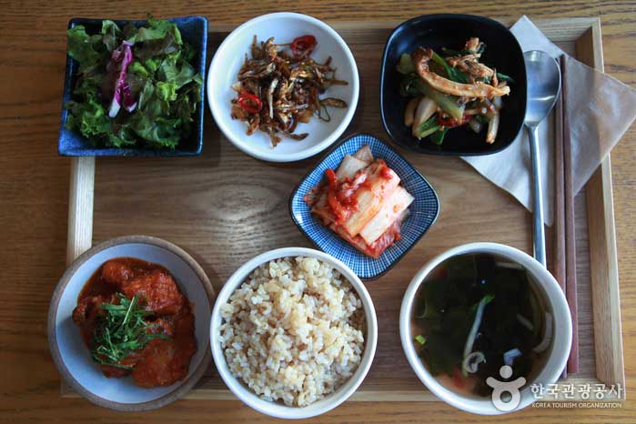 Самое популярное меню ресторана «Сонбю» в кафе Хондэ «То время» - Чон-гу, Сеул, Корея (https://codecorea.github.io)