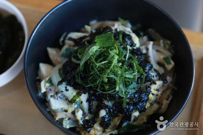 Tazón de champiñones de Slobby que es popular entre la gente moderna que quiere comida saludable - Jung-gu, Seúl, Corea (https://codecorea.github.io)