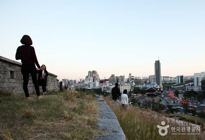 Чансин-дон и Сунгин-дон - внешние деревни замка Ханьян - Чонно-гу, Сеул, Корея (https://codecorea.github.io)
