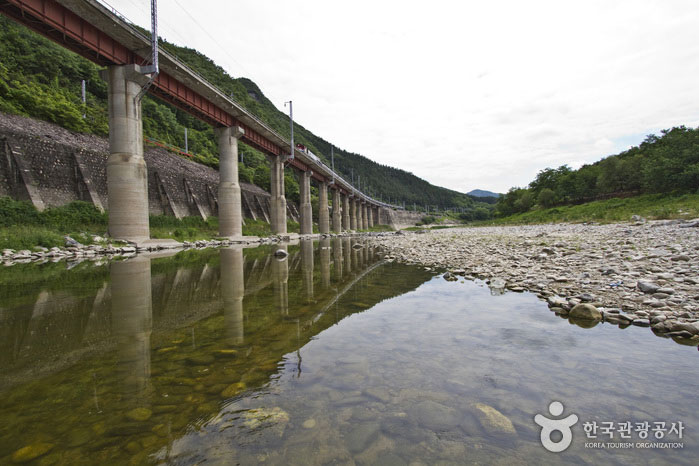 Jopocheon и парк развлечений гравий под железнодорожными путями - Чунджу, Чунгбук, Южная Корея (https://codecorea.github.io)