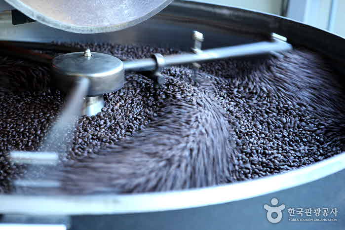 24 years since roasting beans and extracting them carefully - Suseong-gu, Daegu, South Korea (https://codecorea.github.io)