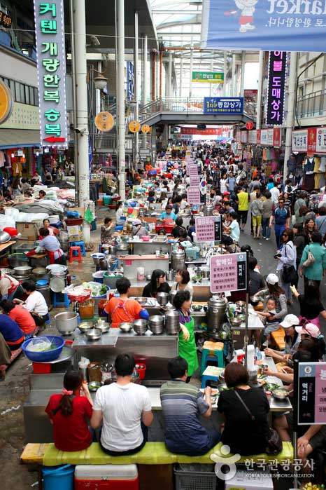 Seomun Markt Kalguksu Alley - Jung-gu, Daegu, Südkorea (https://codecorea.github.io)