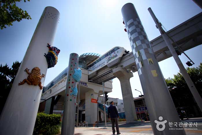 Línea 3 saliendo de la estación Dalachi Park - Jung-gu, Daegu, Corea del Sur (https://codecorea.github.io)