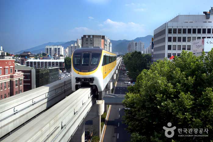 Koreas erste Monorail für öffentliche Verkehrsmittel - Jung-gu, Daegu, Südkorea (https://codecorea.github.io)