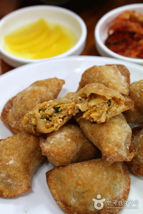 Crispy Fried Dumplings - Wonju, Gangwon, South Korea (https://codecorea.github.io)