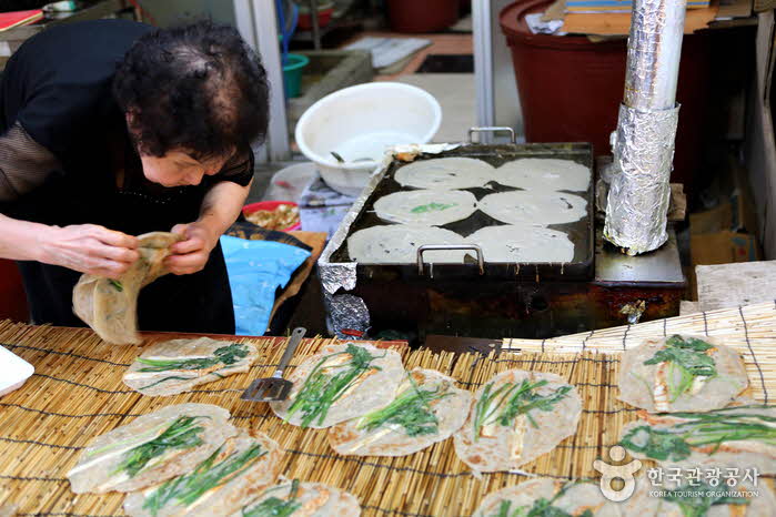 Fideos de trigo sarraceno hechos al gusto de la abuela - Wonju, Gangwon, Corea del Sur (https://codecorea.github.io)