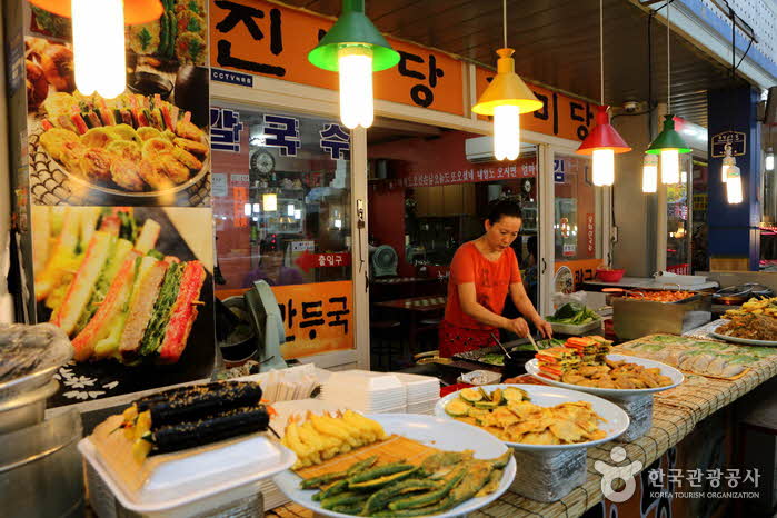 'Delicias' en callejones - Wonju, Gangwon, Corea del Sur (https://codecorea.github.io)