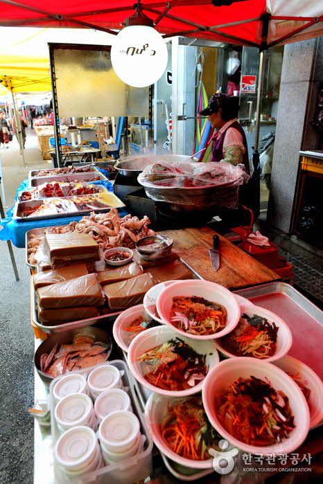 Перепелиные дома с киосками с едой - Вонджу, Канвондо, Южная Корея (https://codecorea.github.io)