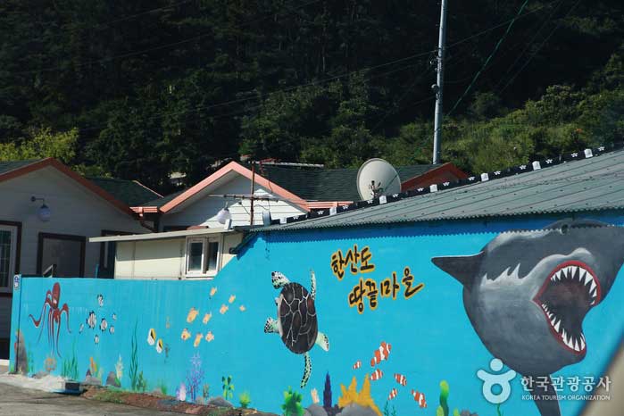 Hansando Lands End Village mit interessanten Wandgemälden dekoriert - Tongyeong, Gyeongnam, Korea (https://codecorea.github.io)