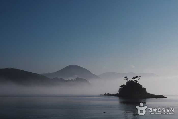 Île Saengyi dans le village d'Ipjeongpo, Chubongdo - Tongyeong, Gyeongnam, Corée (https://codecorea.github.io)