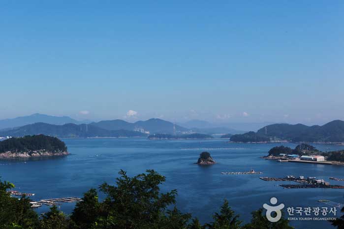 Vista desde el Gran Monumento Hansan - Tongyeong, Gyeongnam, Corea (https://codecorea.github.io)