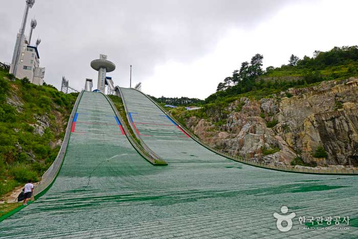 Alpensia Skisprungpiste - Pyeongchang-Pistole, Gangwon, Südkorea (https://codecorea.github.io)