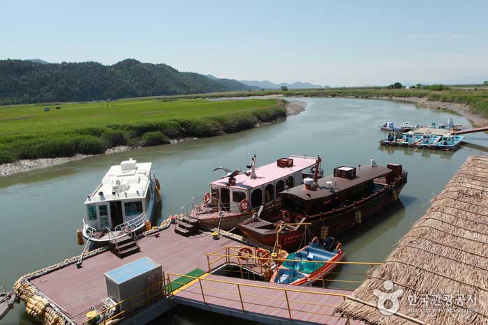Pleasure boat to travel Suncheon Bay Eco Park by water - Damyang-gun, Jeonnam, Korea (https://codecorea.github.io)