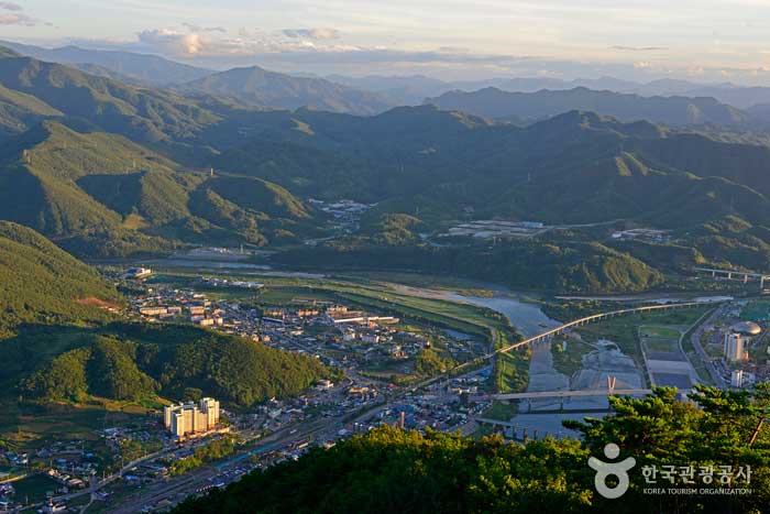 Vue depuis l'observatoire de Byeolmaro - Pyeongchang-gun, Gangwon, Corée du Sud (https://codecorea.github.io)